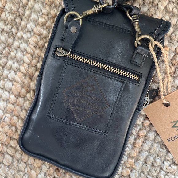 KOMPANERO CANADA ROVER - THE MOBILE POUCH in Black - NWT - Picture 5 of 5